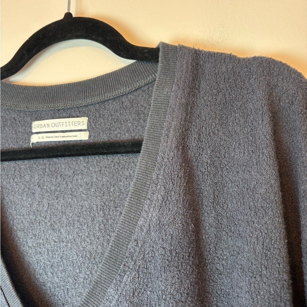 Urban Outfitters V-Neck Gray Fuzzy Soft Sweater Women’s Size Large Cozy - Picture 3 of 8